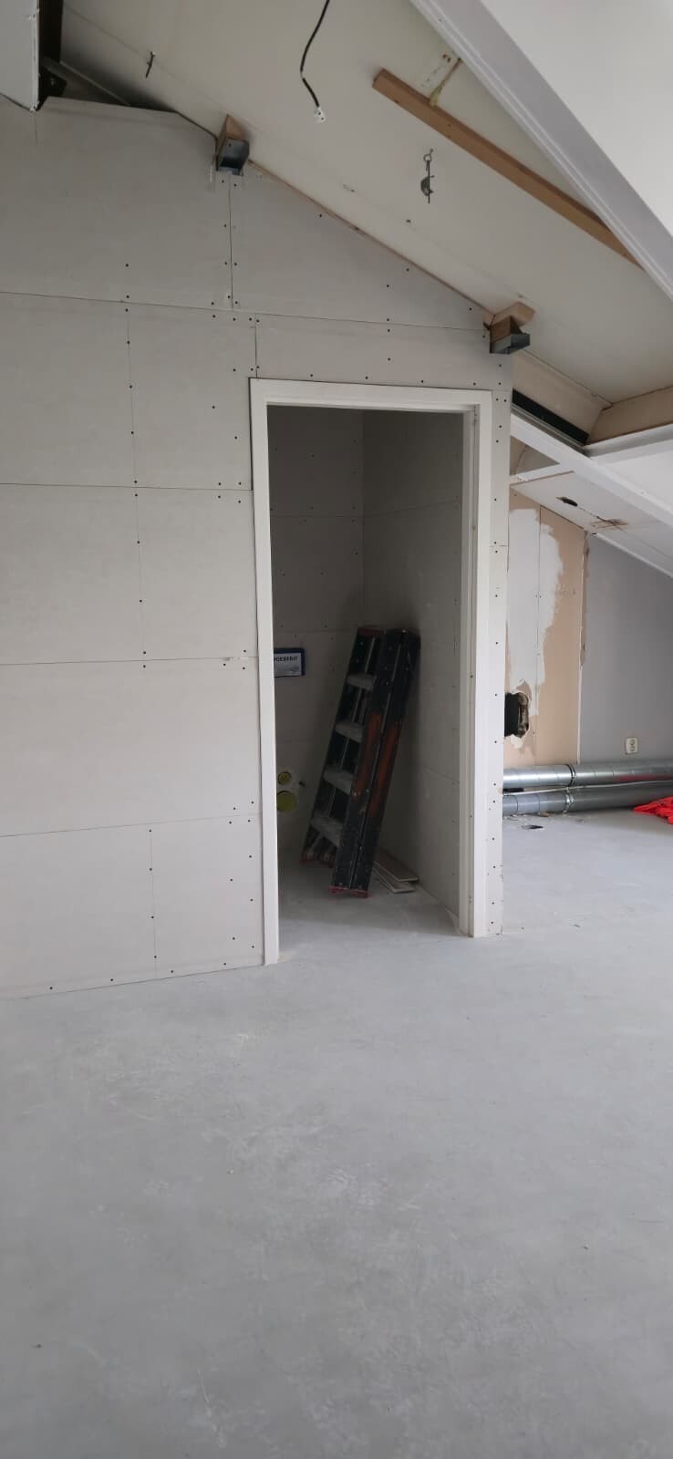 Boven nieuwe toilet