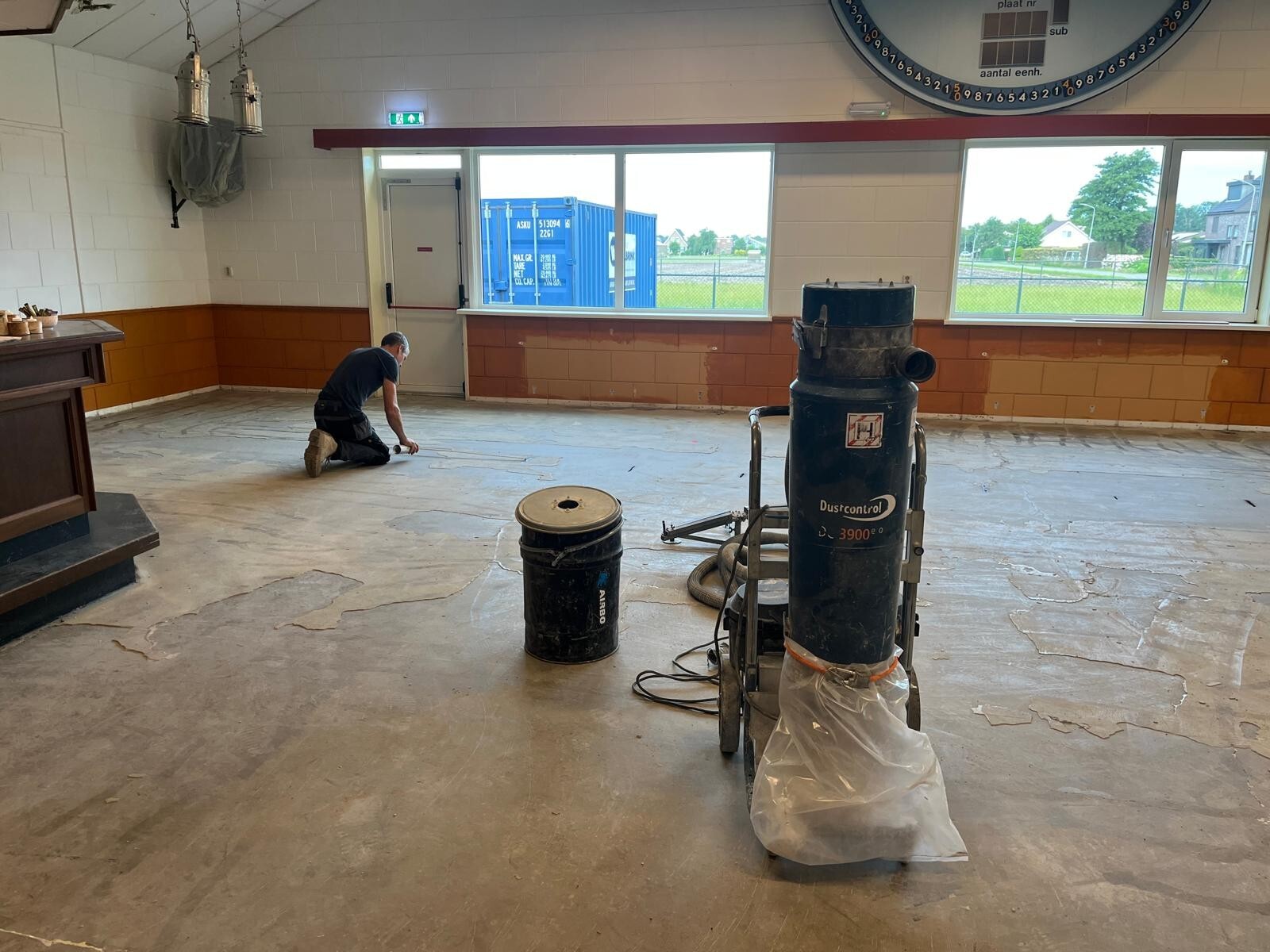 vloer grote zaal frezen